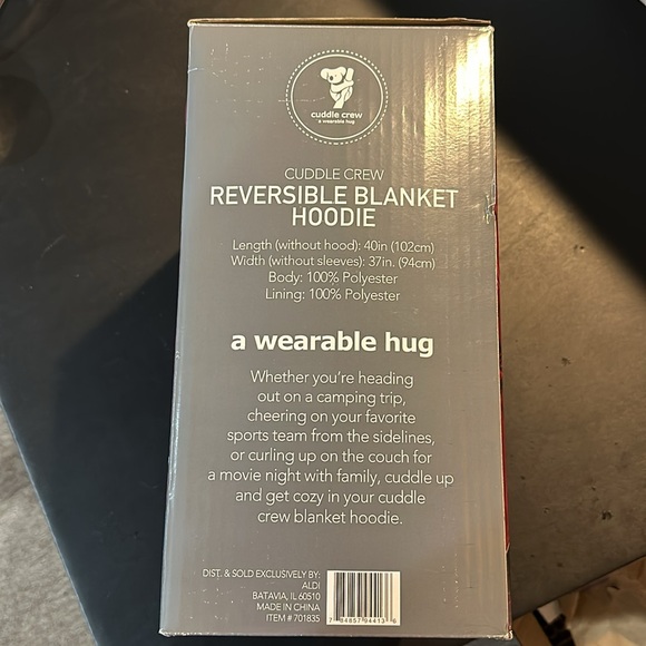 CUDDLE CREW Reversible Blanket Hoodies Burgundy One Size Fits Most NWT - Picture 8 of 12
